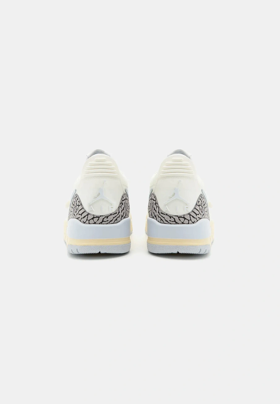 Фото № 4 с приближением к товару «‎AIR JORDAN LEGACY 312»