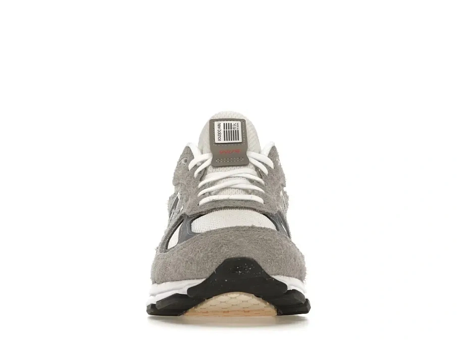 Фото № 2 с приближением к товару «‎New Balance 990v4»