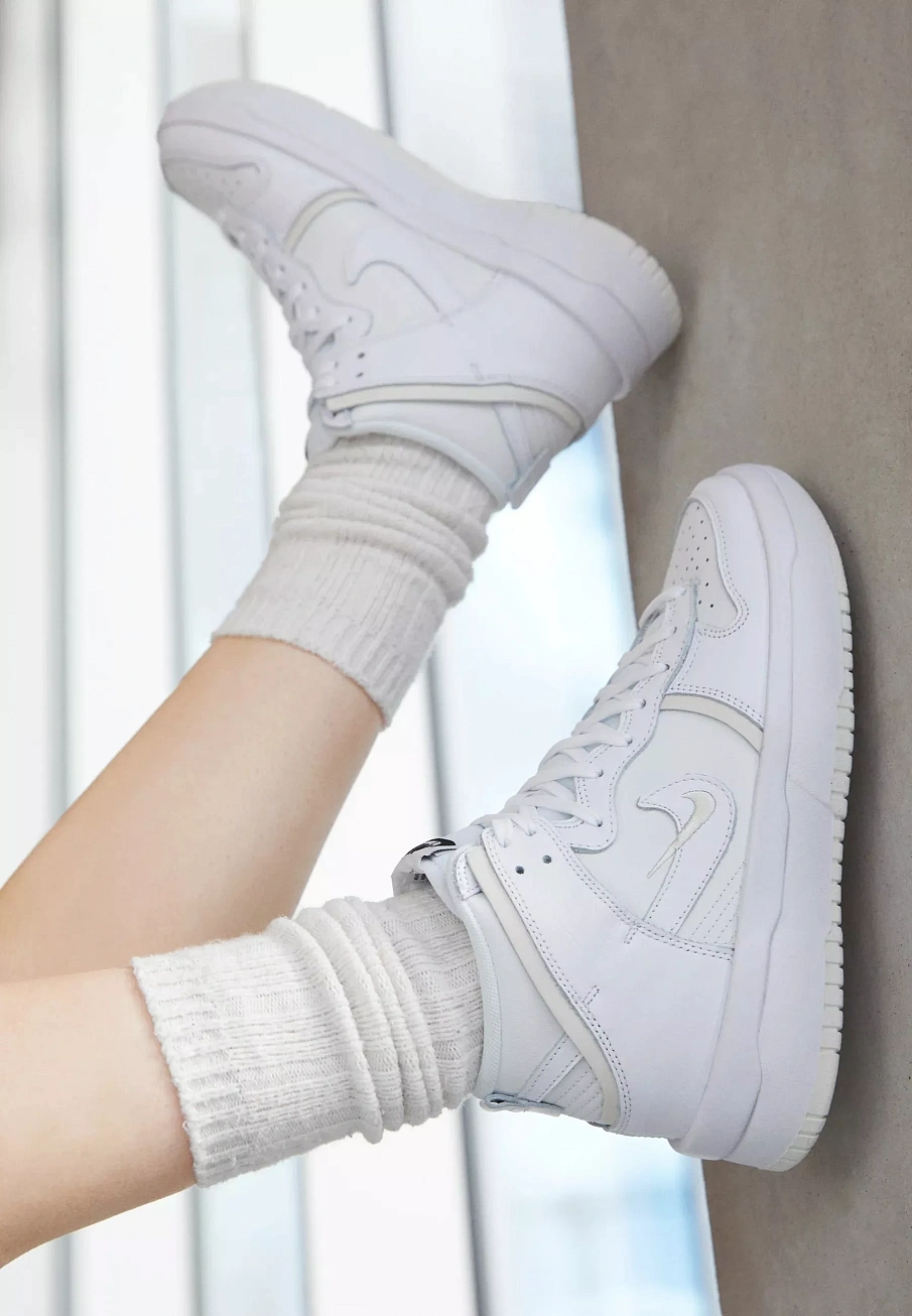 Фото № 2 с приближением к товару «‎WMNS DUNK HIGH UP»