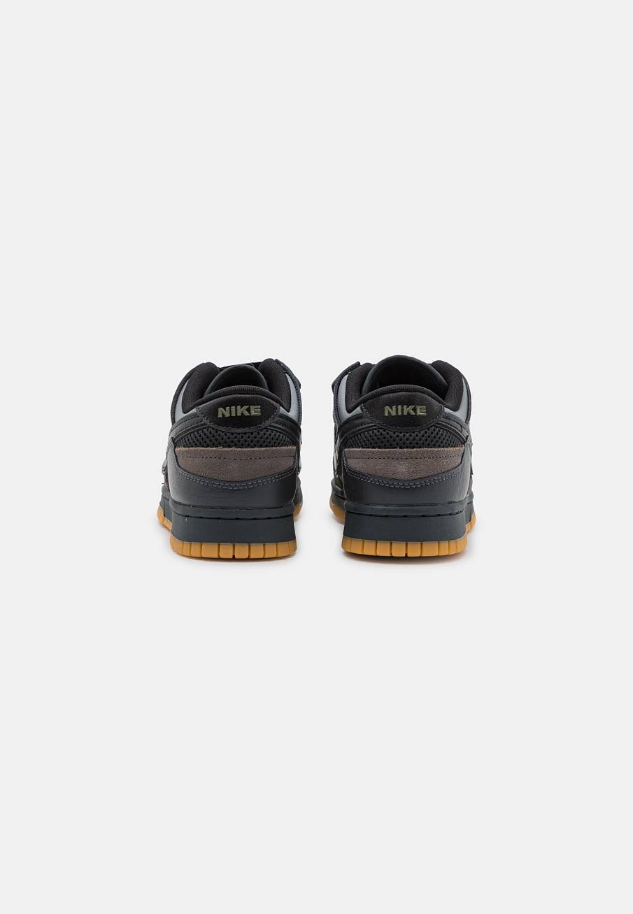Фото № 3 с приближением к товару «‎Nike Dunk Scrap »