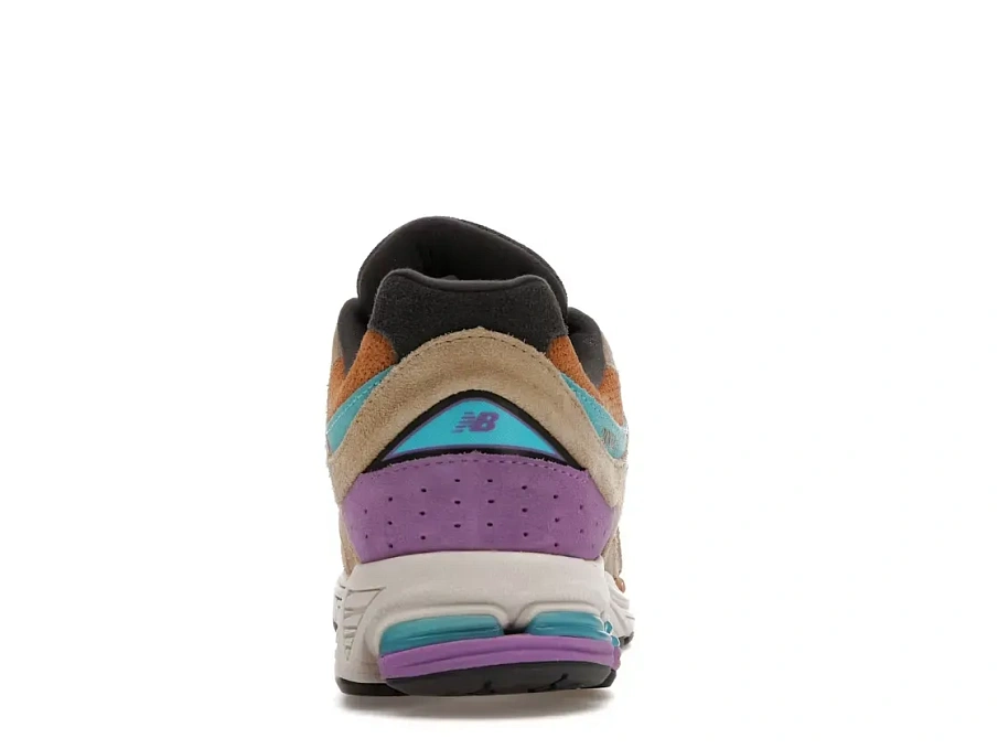 Фото № 4 с приближением к товару «‎New Balance 2002R»