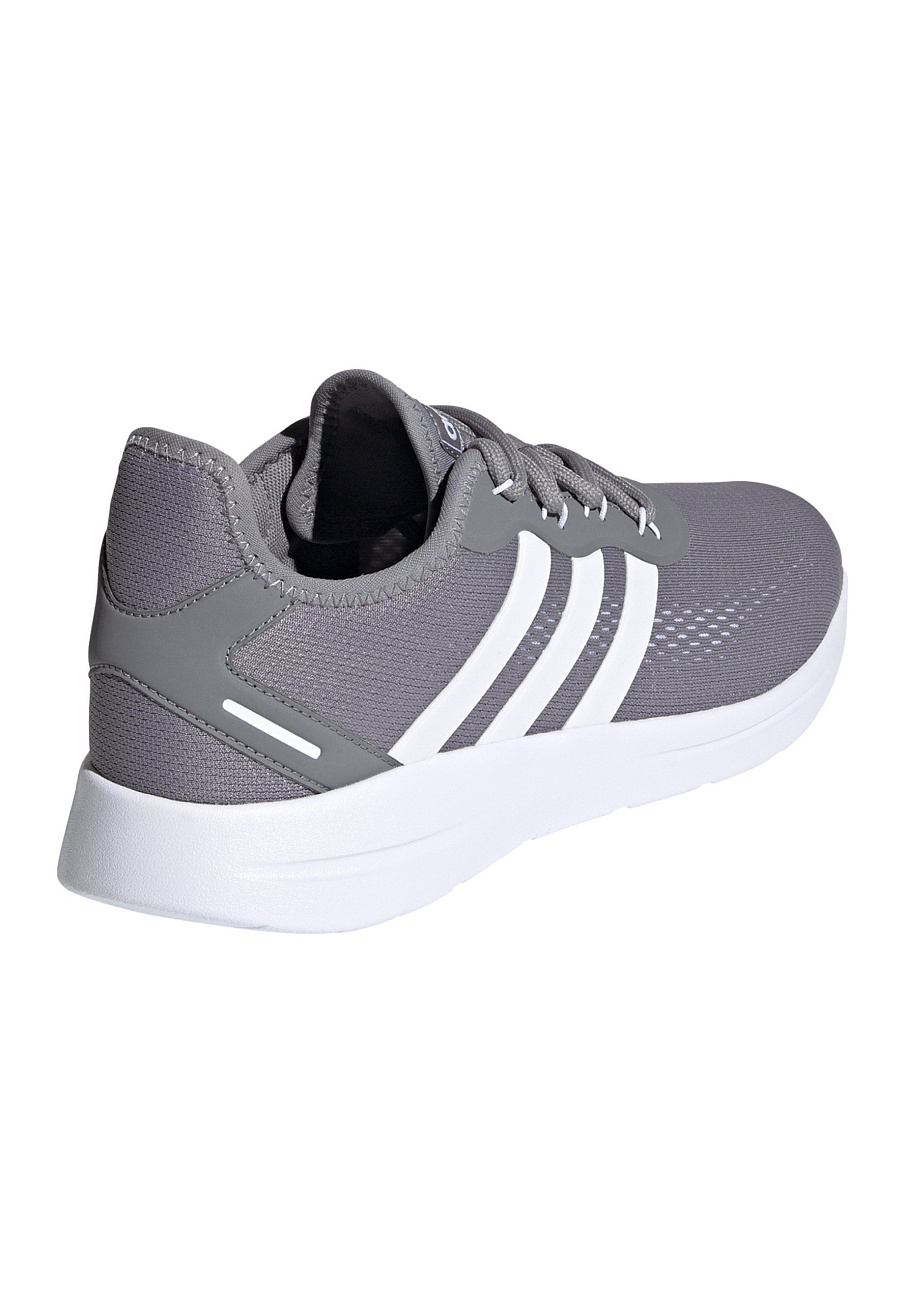 Фото № 3 с приближением к товару «‎Adidas »