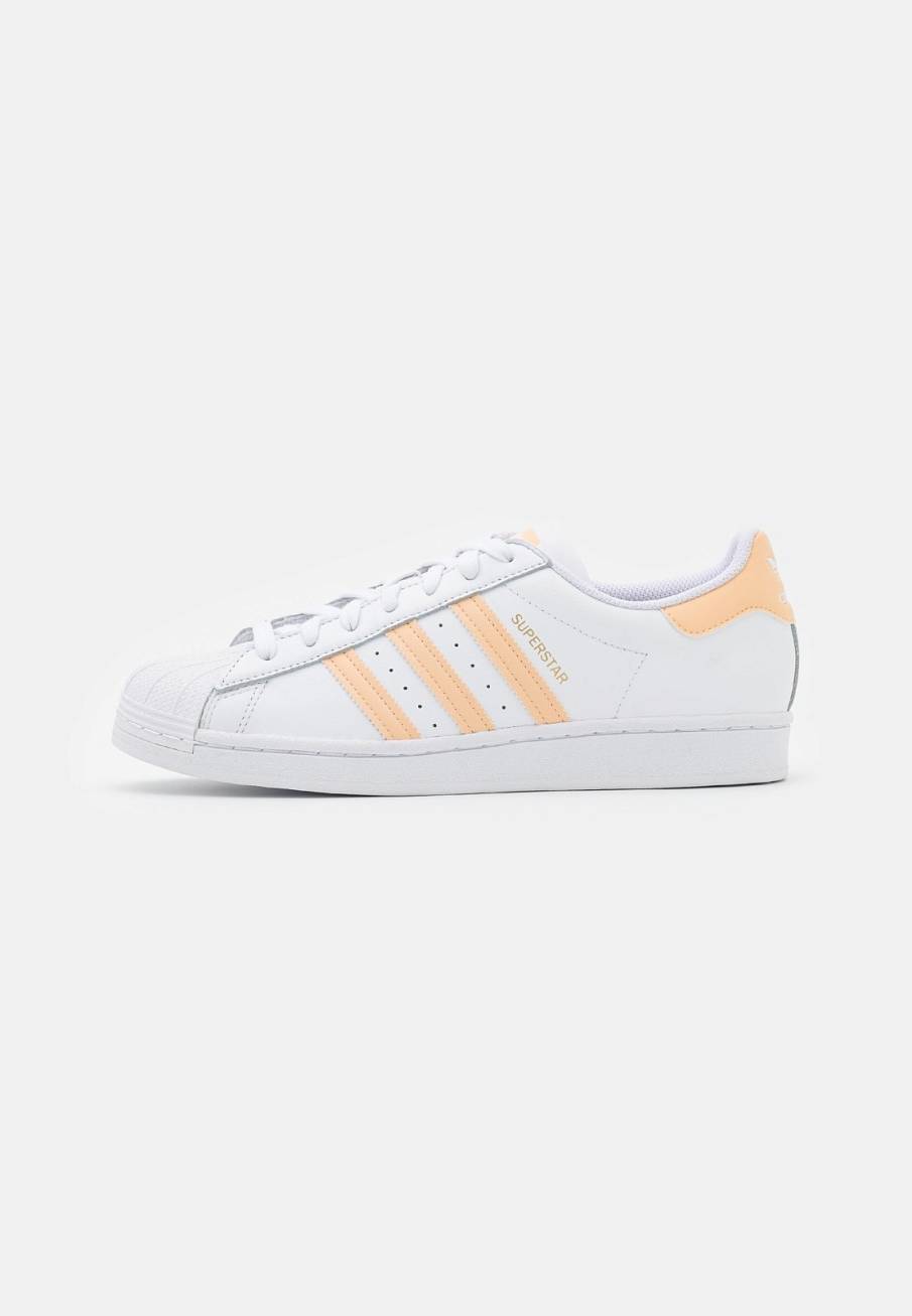 Фото № 1 с приближением к товару «‎Adidas Superstar »