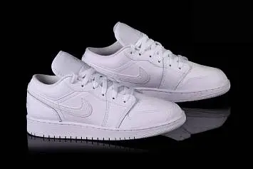 Nike Air Jordan 1 Retro GS Triple  - 3