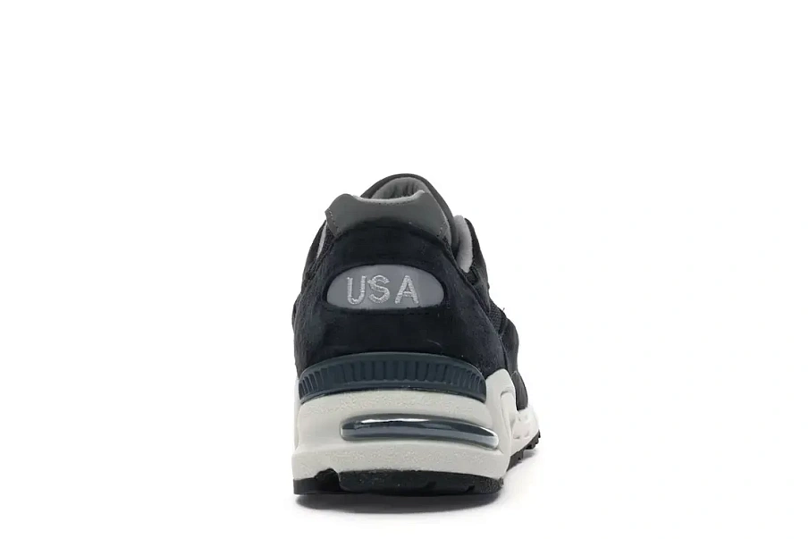 Фото № 4 с приближением к товару «‎New Balance 990v2»