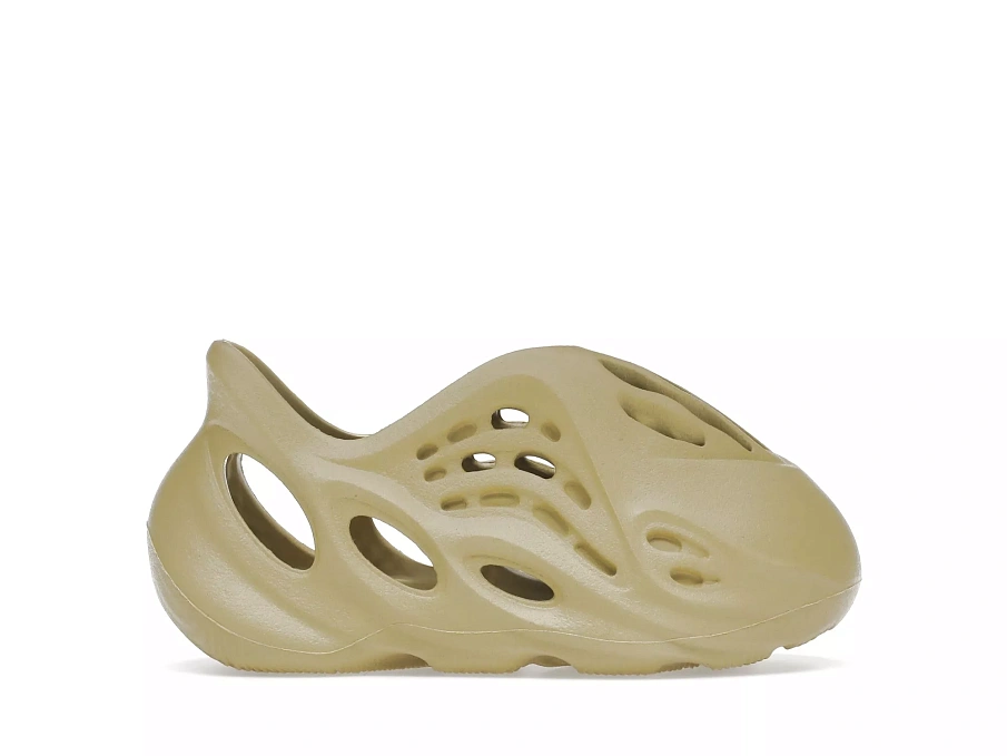 Фото № 1 с приближением к товару «‎adidas Yeezy Foam RNNR Sulfur (Infants)»