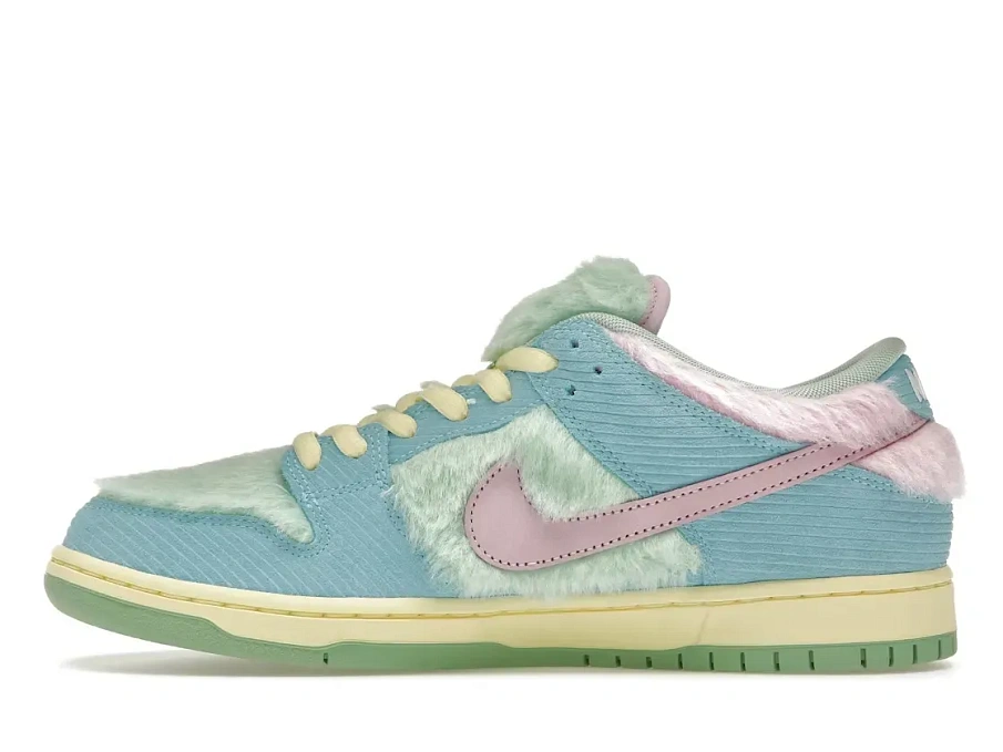 Фото № 3 с приближением к товару «‎Nike SB Dunk Low»