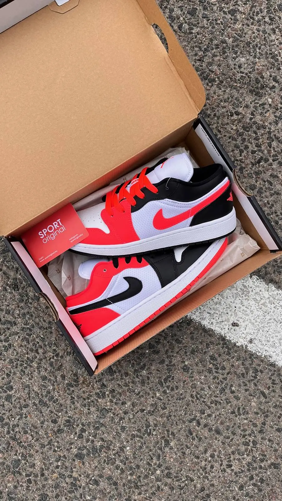 Фото № 1 с приближением к товару «‎Air Jordan 1 Low "Mismatch Chicago" (FB4420-616)»