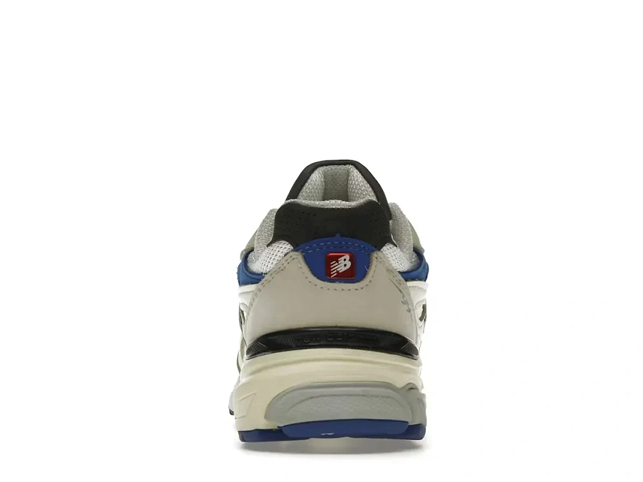 Фото № 4 с приближением к товару «‎New Balance 990v3»