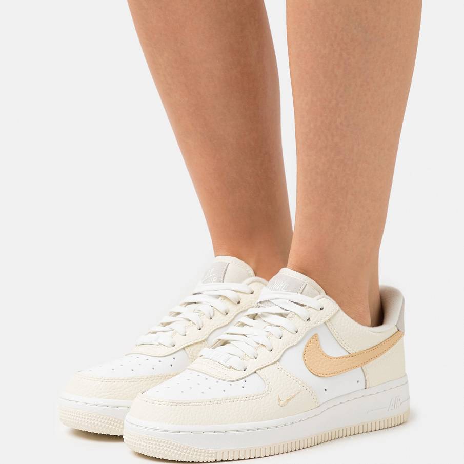 Фото № 1 с приближением к товару «‎Nike Air Force 1 07 »