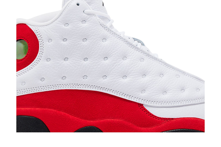 Фото № 3 с приближением к товару «‎Air Jordan 13 Retro Chicago 2026»
