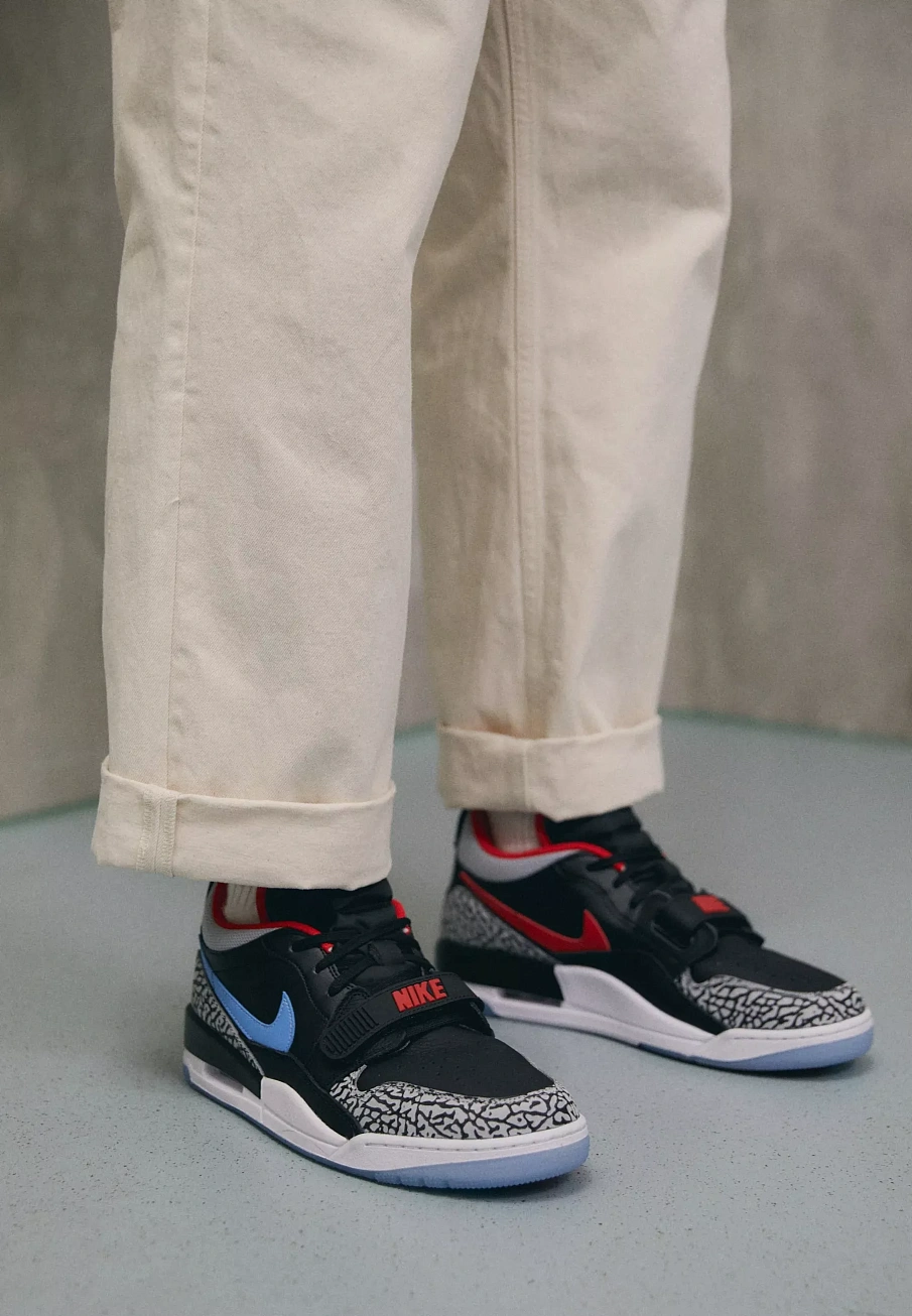 Фото № 3 с приближением к товару «‎AIR JORDAN LEGACY 312»