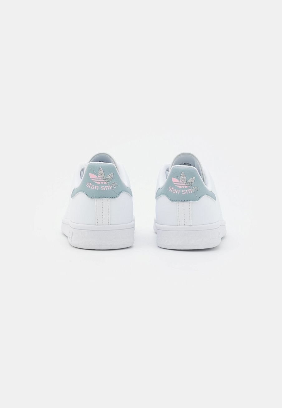 Фото № 4 с приближением к товару «‎Adidas Stan Smith »