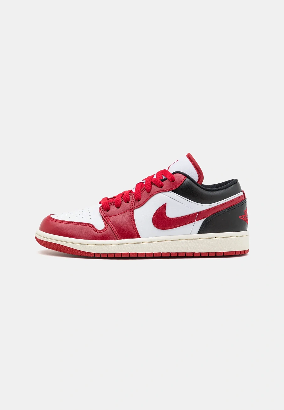 Фото № 1 с приближением к товару «‎AIR JORDAN 1 LOW»