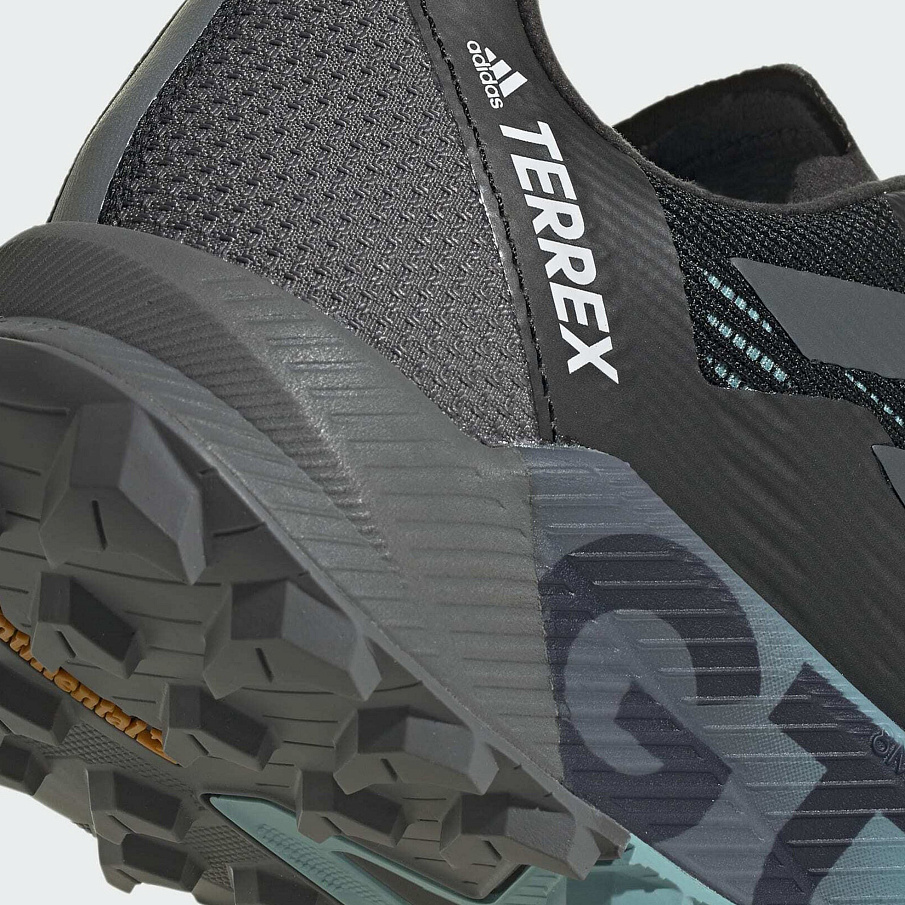 Фото № 2 с приближением к товару «‎Adidas »