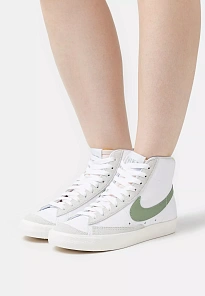 Фото № 4 с приближением к товару «‎BLAZER MID»