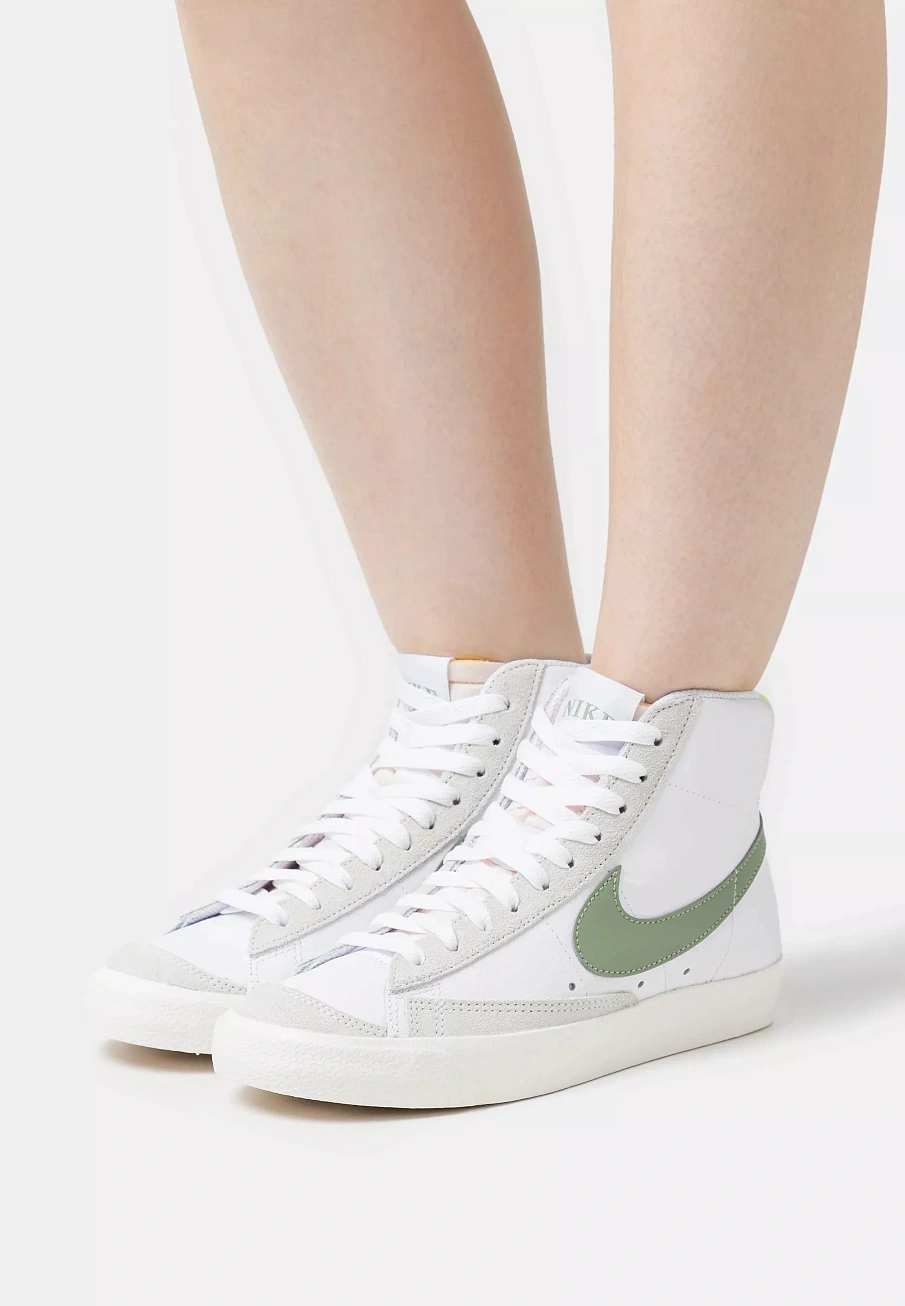Фото № 4 с приближением к товару «‎BLAZER MID»