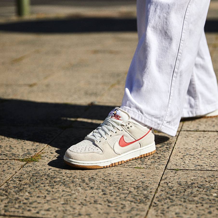 Фото № 2 с приближением к товару «‎Nike W Dunk SE »