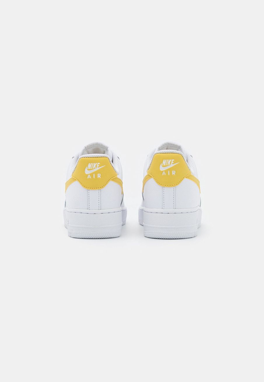Фото № 3 с приближением к товару «‎Nike Air Force 1 »