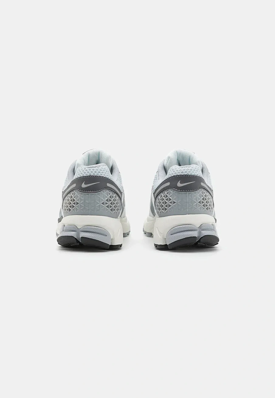 Фото № 3 с приближением к товару «‎ZOOM VOMERO 5»