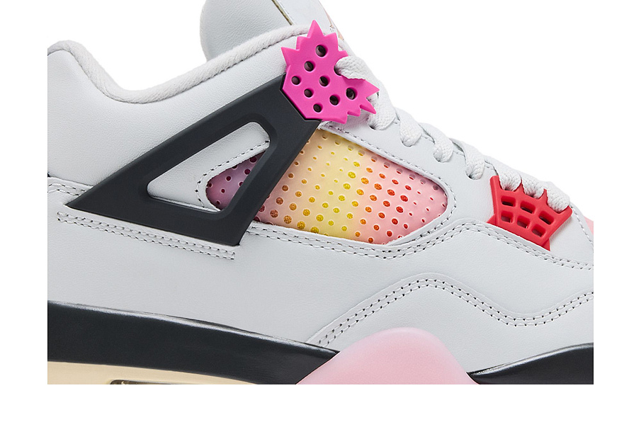 Фото № 3 с приближением к товару «‎Air Jordan 4 Retro Comic»
