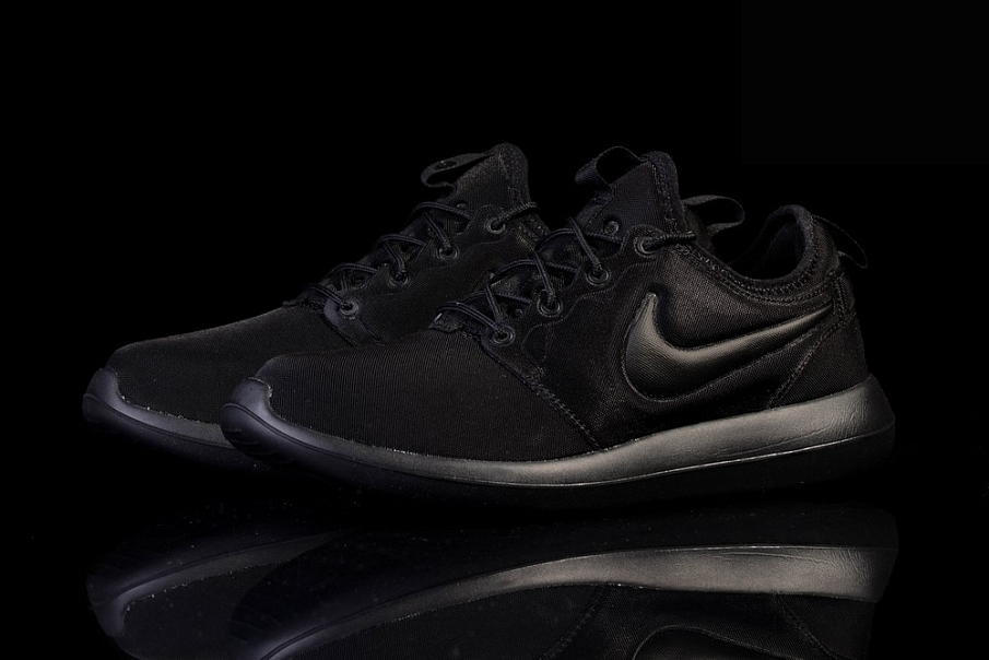 Фото № 1 с приближением к товару «‎Nike Roshe Two Triple »