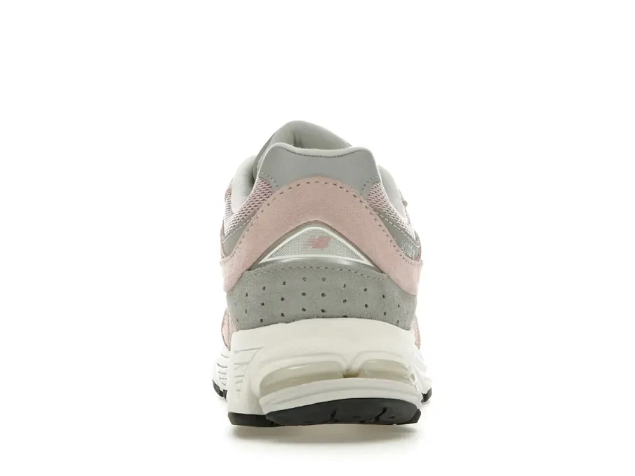 Фото № 4 с приближением к товару «‎New Balance 2002R»