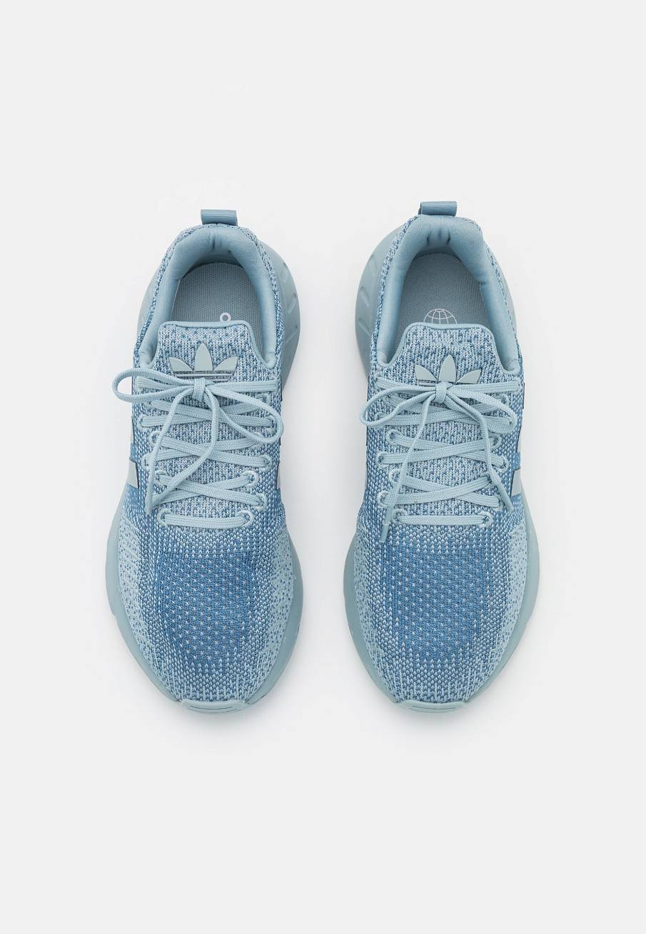 Фото № 5 с приближением к товару «‎Adidas Swift 22 »
