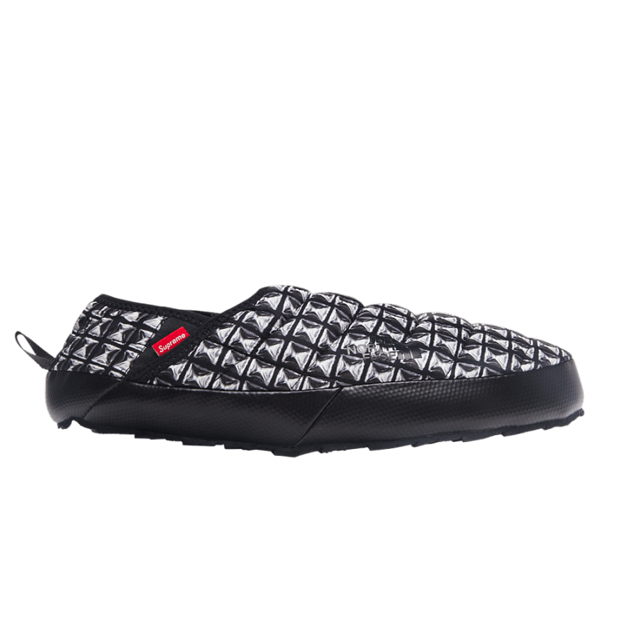 Фото № 1 с приближением к товару «‎Supreme x The North Face Traction Mule Black Studded Print»