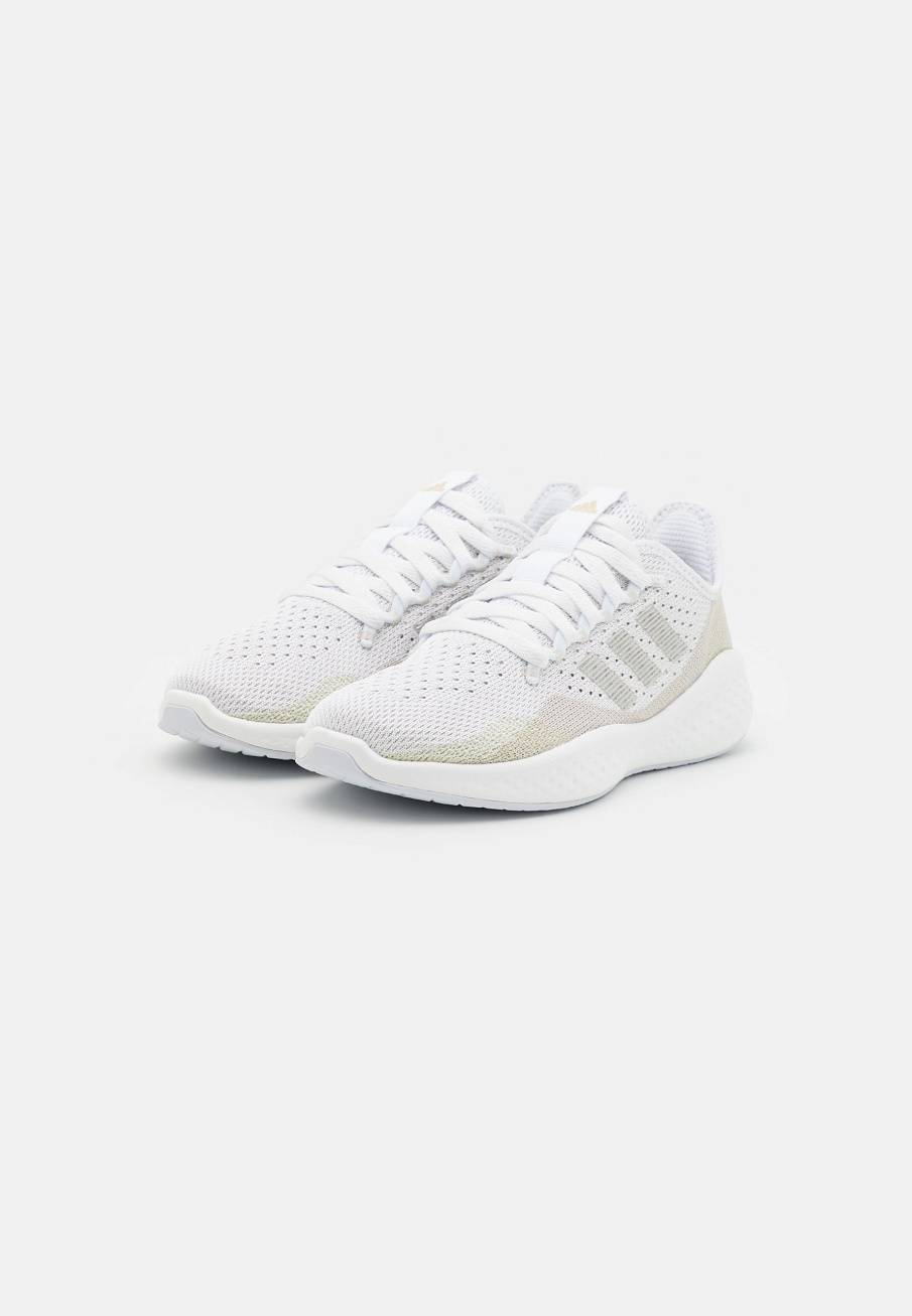 Фото № 2 с приближением к товару «‎Adidas 2.0 »