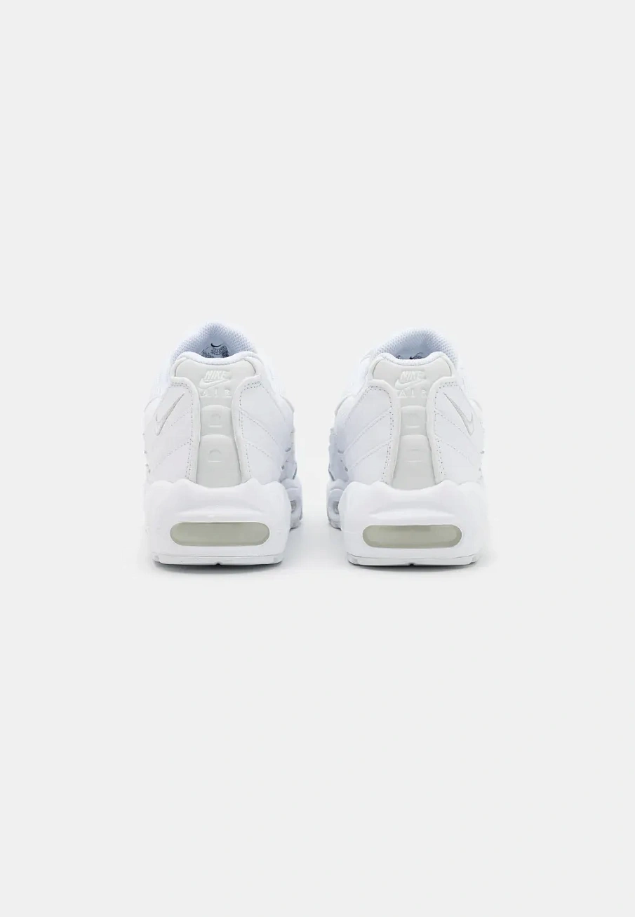 Фото № 3 с приближением к товару «‎AIR MAX ESSENTIAL»