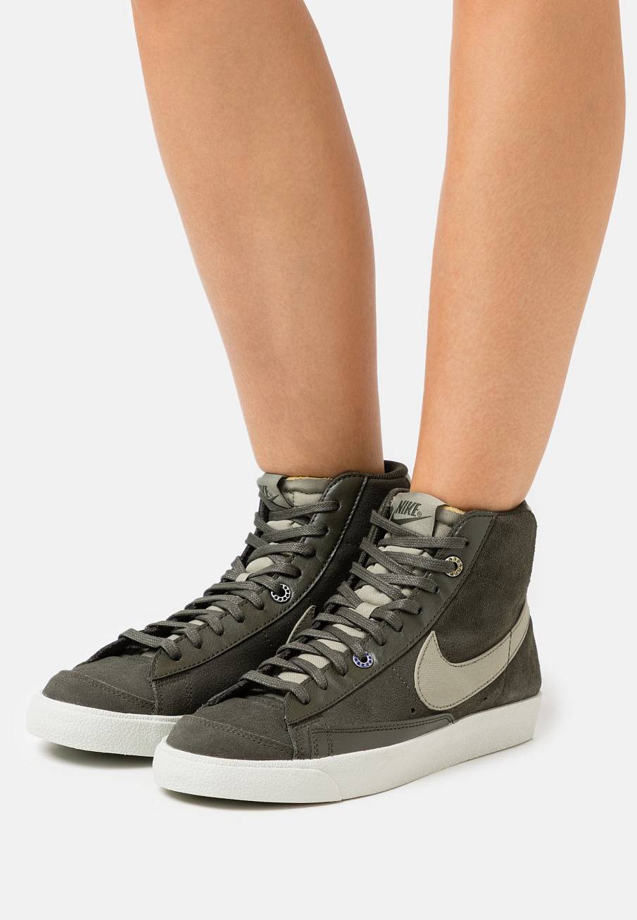 Фото № 2 с приближением к товару «‎Nike Blazer ’77 »