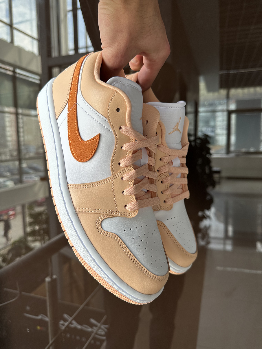 Фото № 1 с приближением к товару «‎Air Jordan 1 Low Sunset Haze DC0774-801»