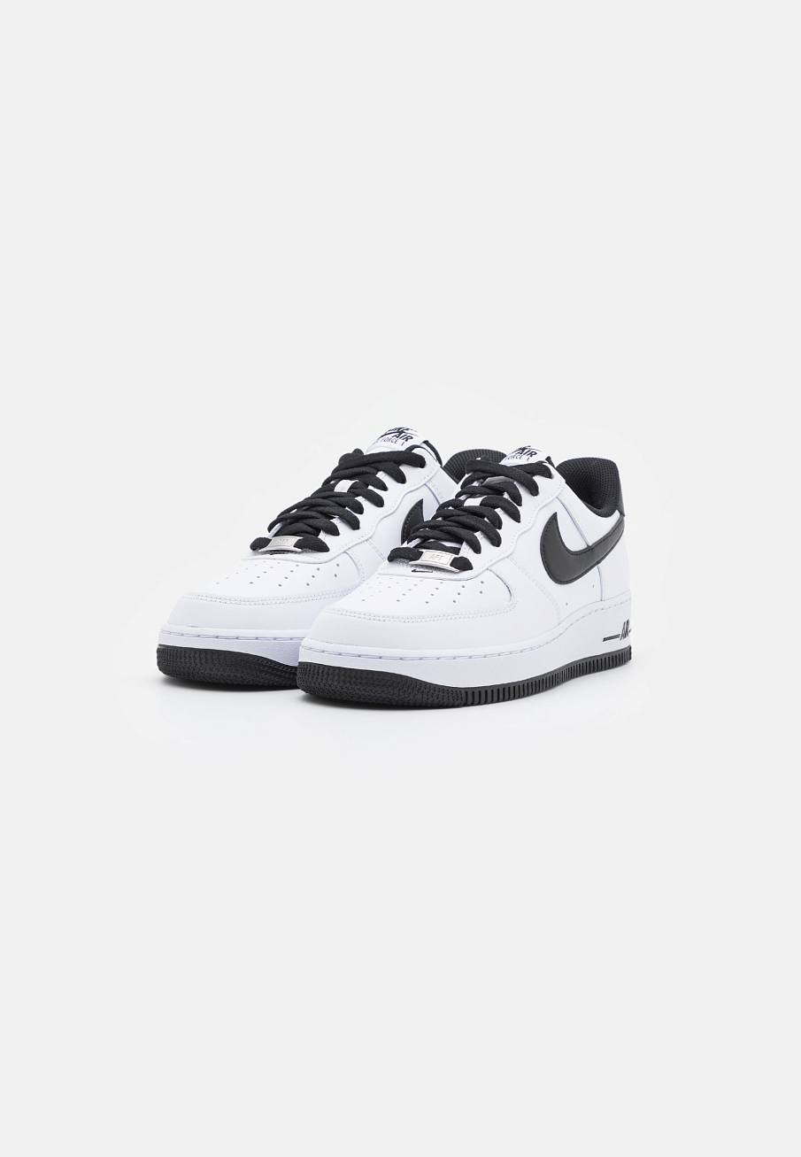 Фото № 2 с приближением к товару «‎Nike Air Force 1 ’07 »