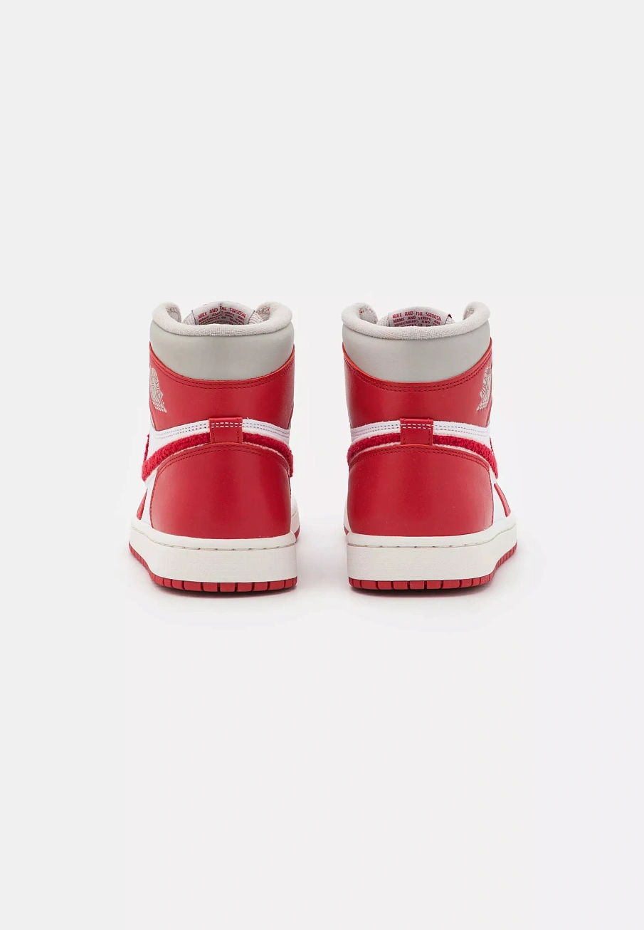 Фото № 3 с приближением к товару «‎W AIR JORDAN 1 RETRO HI OG»