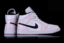 Фото № 2 с приближением к товару «‎Nike Air Jordan 1 Retro Wmns Barely Rose»