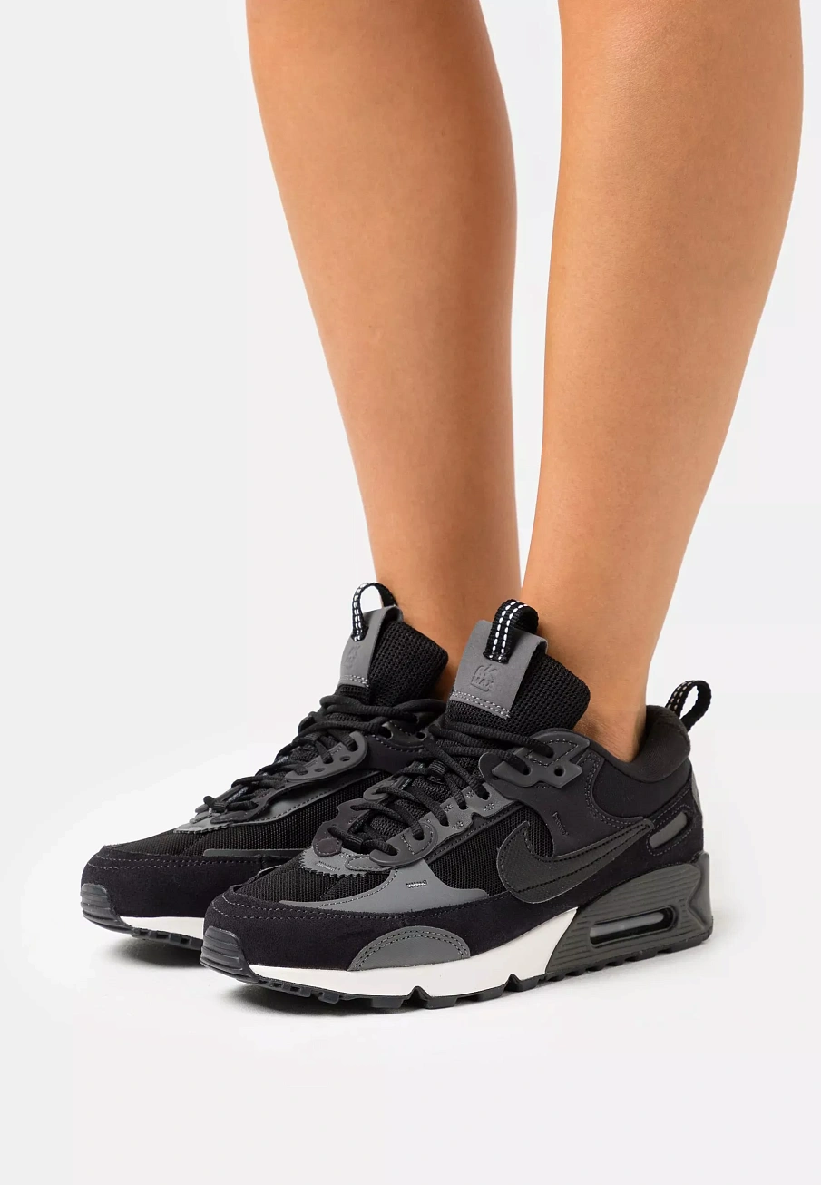 Фото № 1 с приближением к товару «‎W AIR MAX 90 FUTURA»