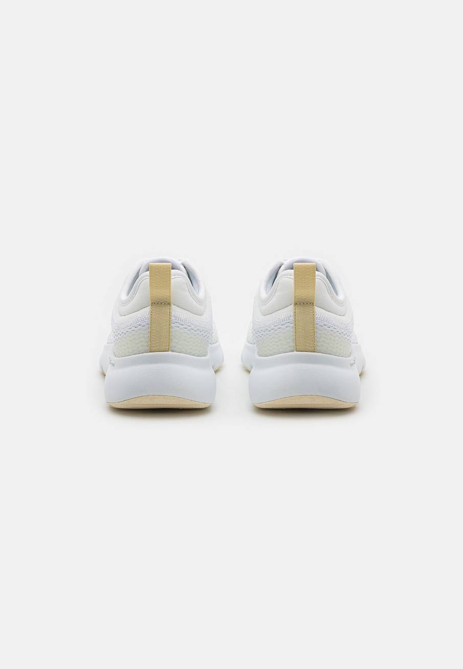 Фото № 3 с приближением к товару «‎Adidas Fluidup»