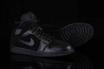 Фото № 2 с приближением к товару «‎Nike Air Jordan 1 Mid Dark»