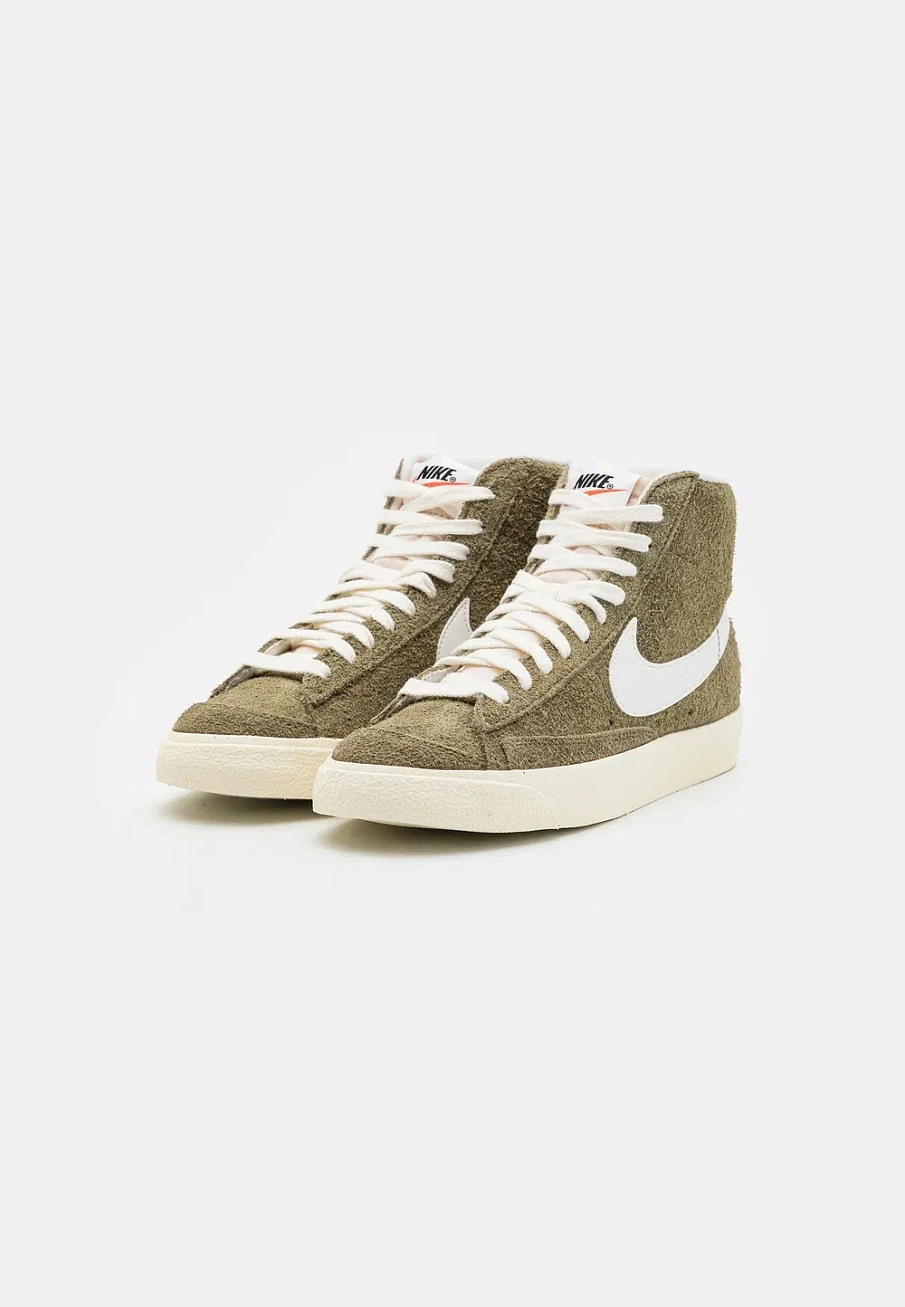 Фото № 4 с приближением к товару «‎BLAZER MID 77»