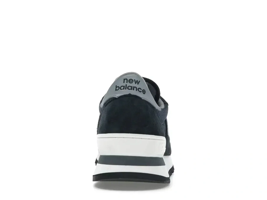 Фото № 4 с приближением к товару «‎New Balance 990v1»