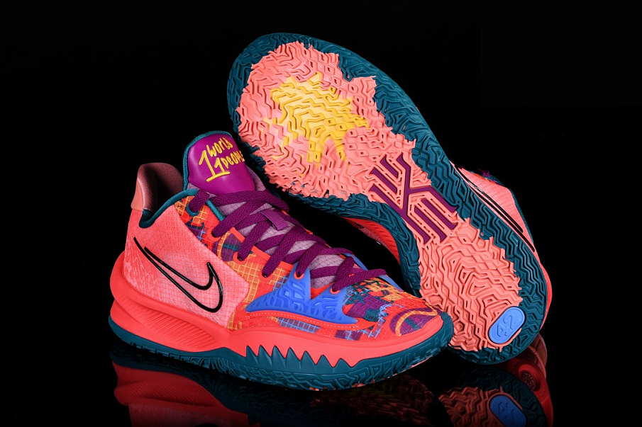 Фото № 1 с приближением к товару «‎Nike Kyrie 4 Bright Crimson Aquaton»