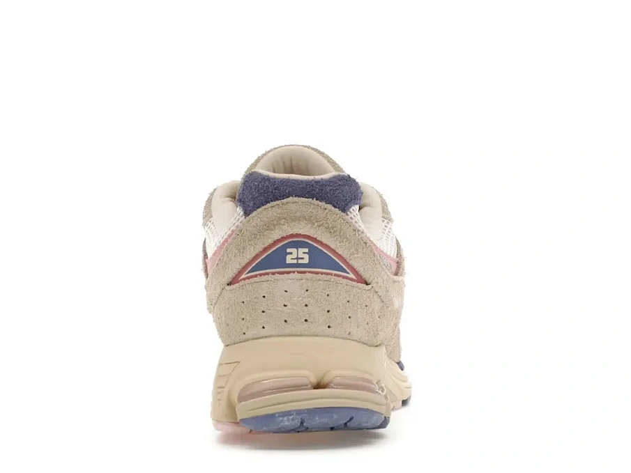 Фото № 4 с приближением к товару «‎New Balance 2002R»