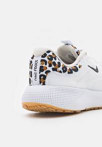 Фото № 5 с приближением к товару «‎Nike React Escape»