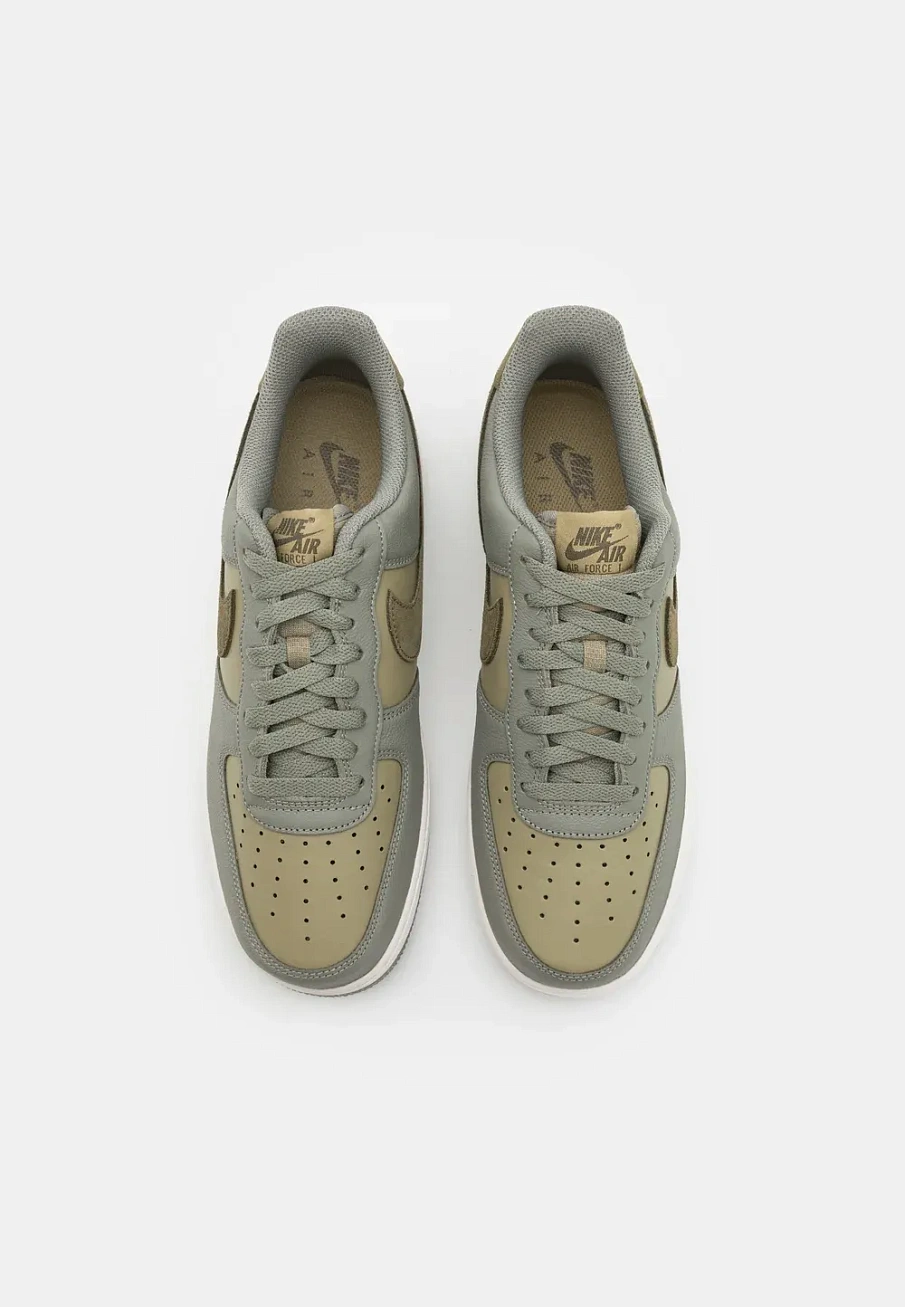 Фото № 4 с приближением к товару «‎AIR FORCE 1 07 LV8»