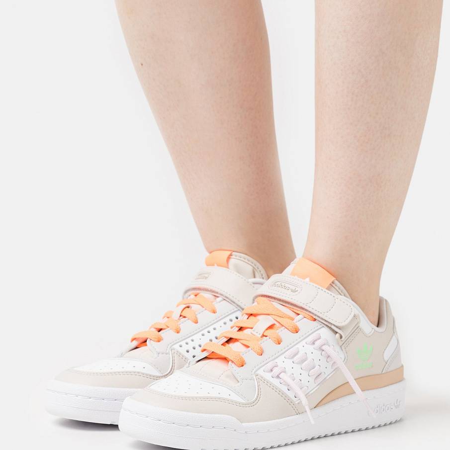 Фото № 2 с приближением к товару «‎Adidas Forum »