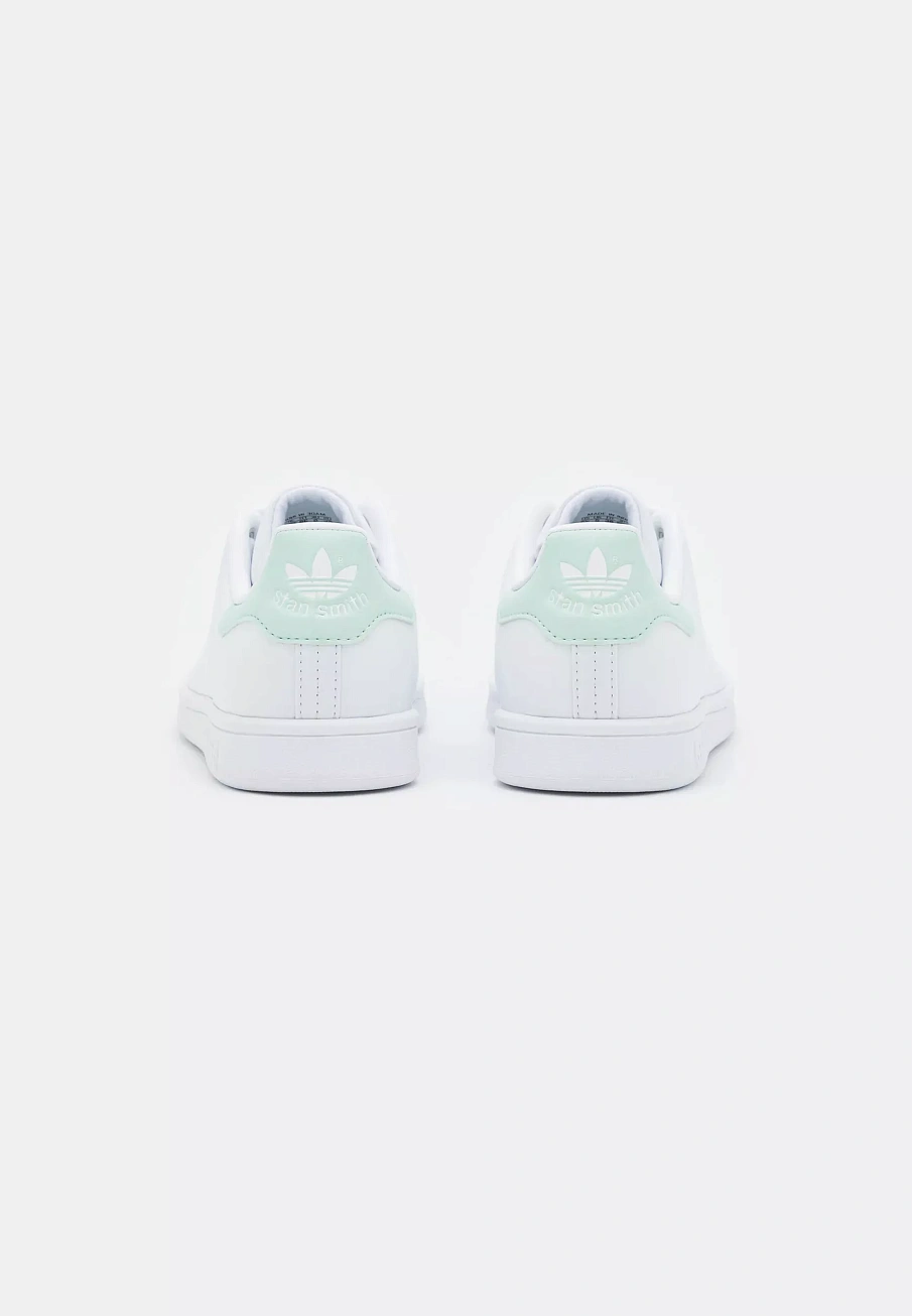 Фото № 4 с приближением к товару «‎STAN SMITH »