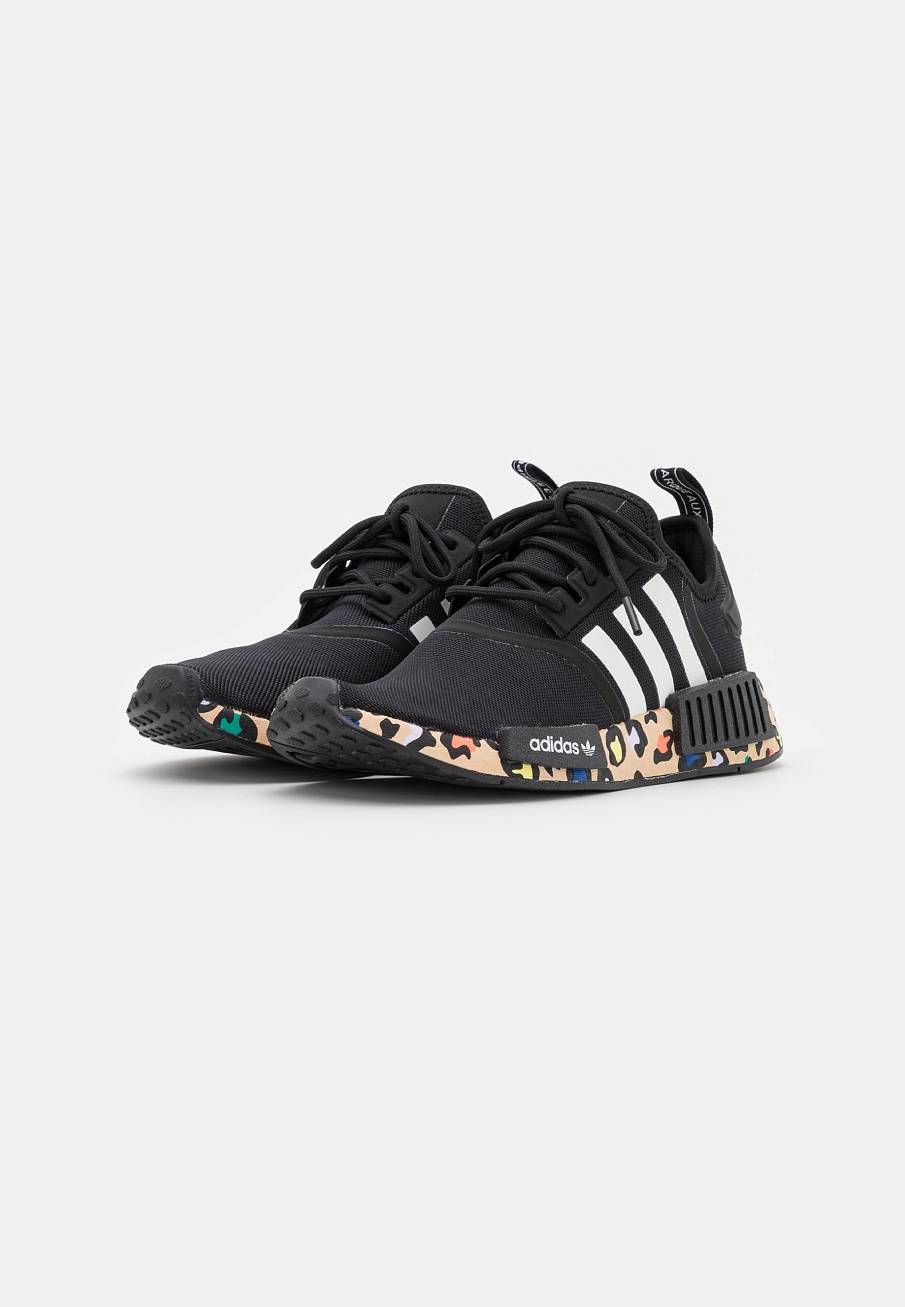 Фото № 3 с приближением к товару «‎Adidas Nmd_r1 »