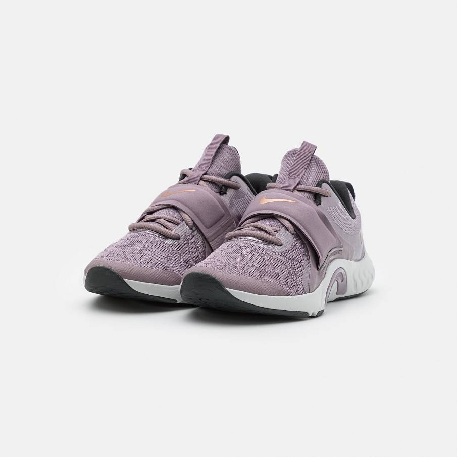 Фото № 2 с приближением к товару «‎Nike Renew IN Season TR 12»