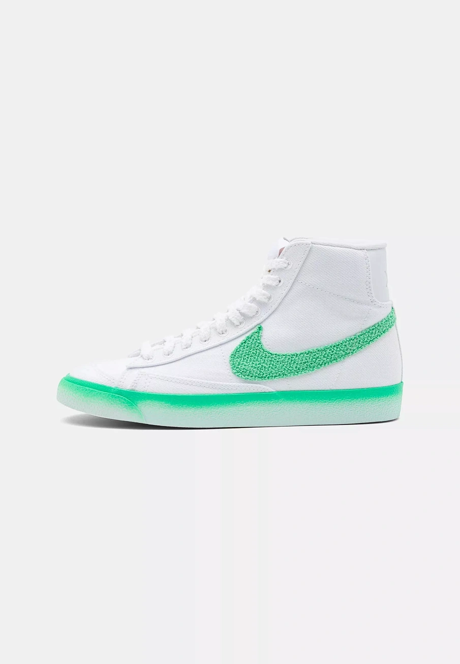 Фото № 1 с приближением к товару «‎BLAZER MID 77 AUMX2»